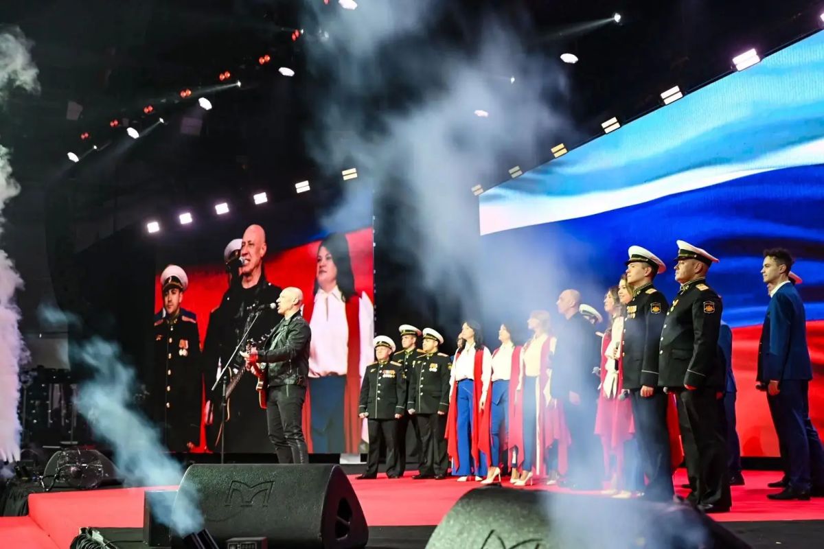 В Ледовом Дворце города-героя Мурманска состоялась торжественная церемония награждения победителей народного онлайн-конкурса «Сила Севера — в людях!» В Ледовом Дворце города-героя Мурманска состоялась торжественная церемония награждения победителей народного онлайн-конкурса «Сила Севера — в людях!»