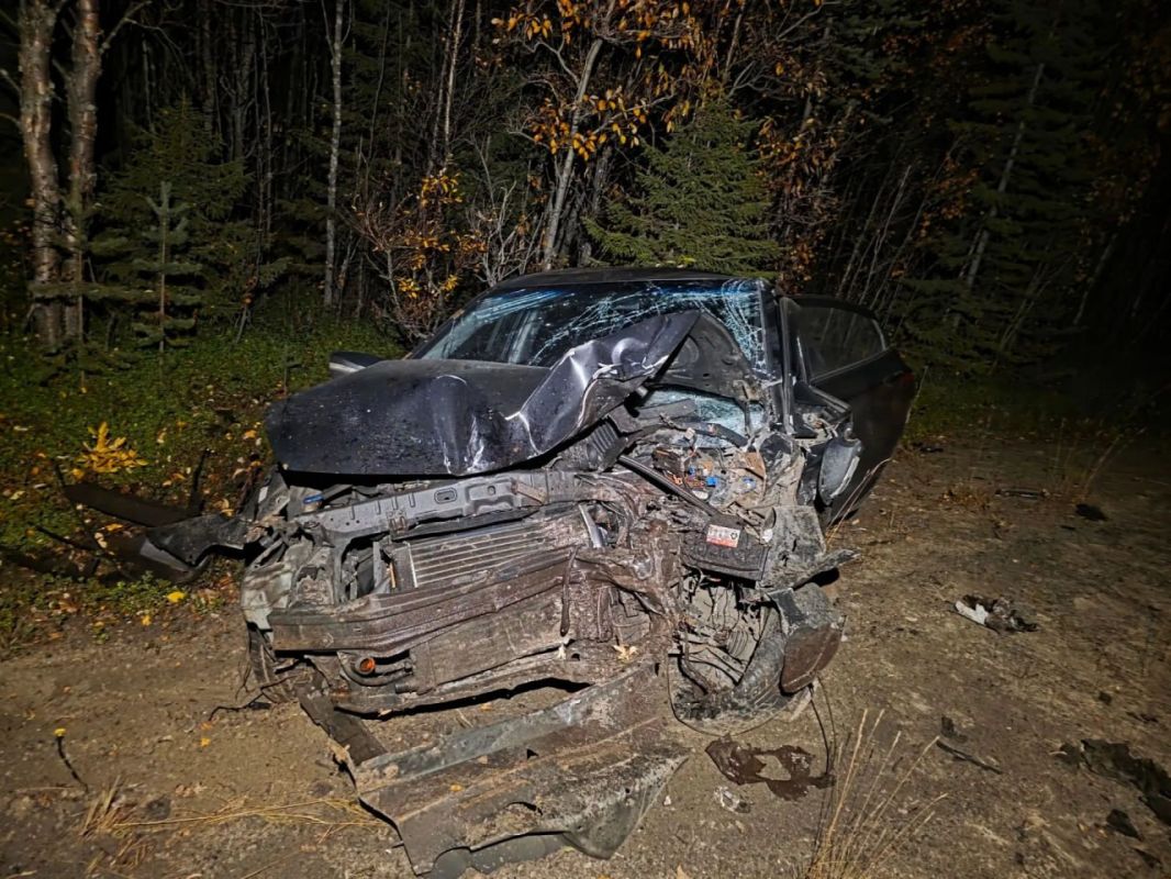 Под Оленегорском разбились два автомобиля Под Оленегорском разбились два автомобиля