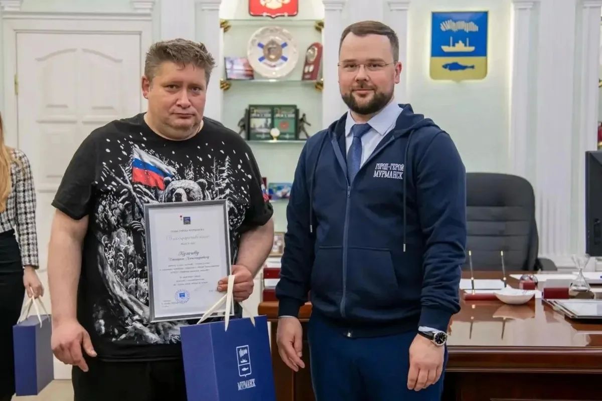 «Забыли о себе и шагнули в огонь»: Иван Лебедев наградил мурманчан-спасателей «Забыли о себе и шагнули в огонь»: Иван Лебедев наградил мурманчан-спасателей