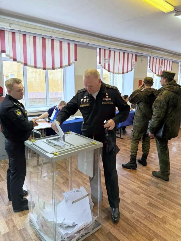 С самого утра на избирательных участках многолюдно С самого утра на избирательных участках многолюдно
