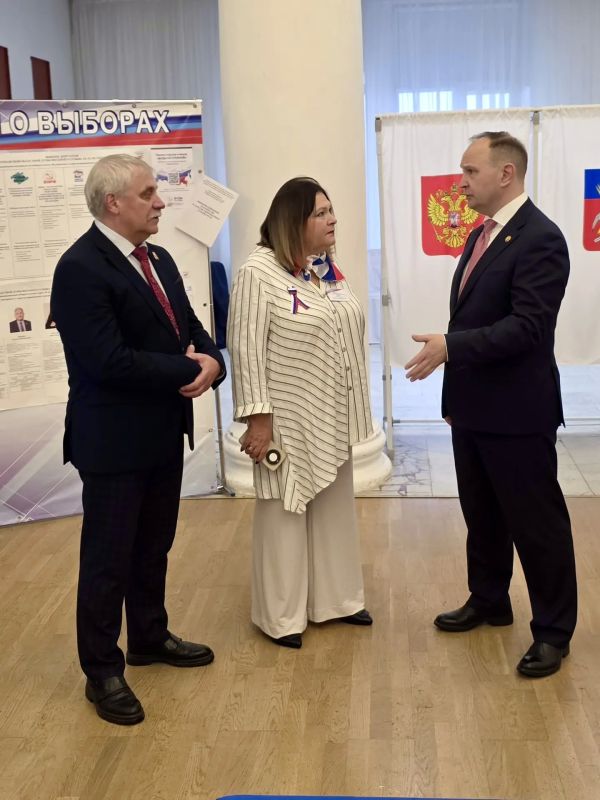 Председатель Избирательной комиссии Мурманской области Антон Богомолов дал старт голосованию в Кировске Председатель Избирательной комиссии Мурманской области Антон Богомолов дал старт голосованию в Кировске