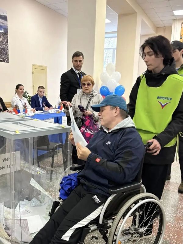 Маленькое чудо на выборах. Андрей Хабаров — маломобильный человек, который из-за проблем со здоровьем практически не выходит из дома Маленькое чудо на выборах. Андрей Хабаров — маломобильный человек, который из-за проблем со здоровьем практически не выходит из дома
