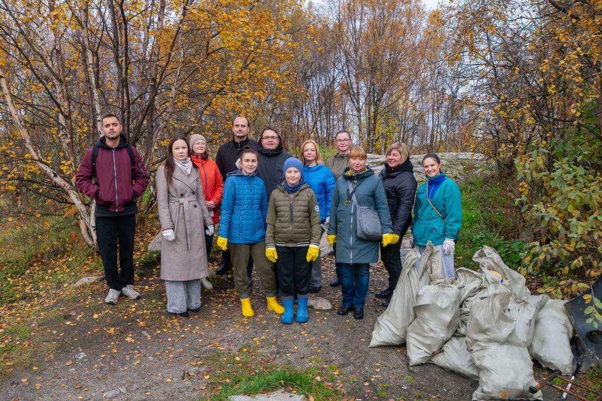 В Мурманске прошел традиционный осенний общегородской субботник В Мурманске прошел традиционный осенний общегородской субботник