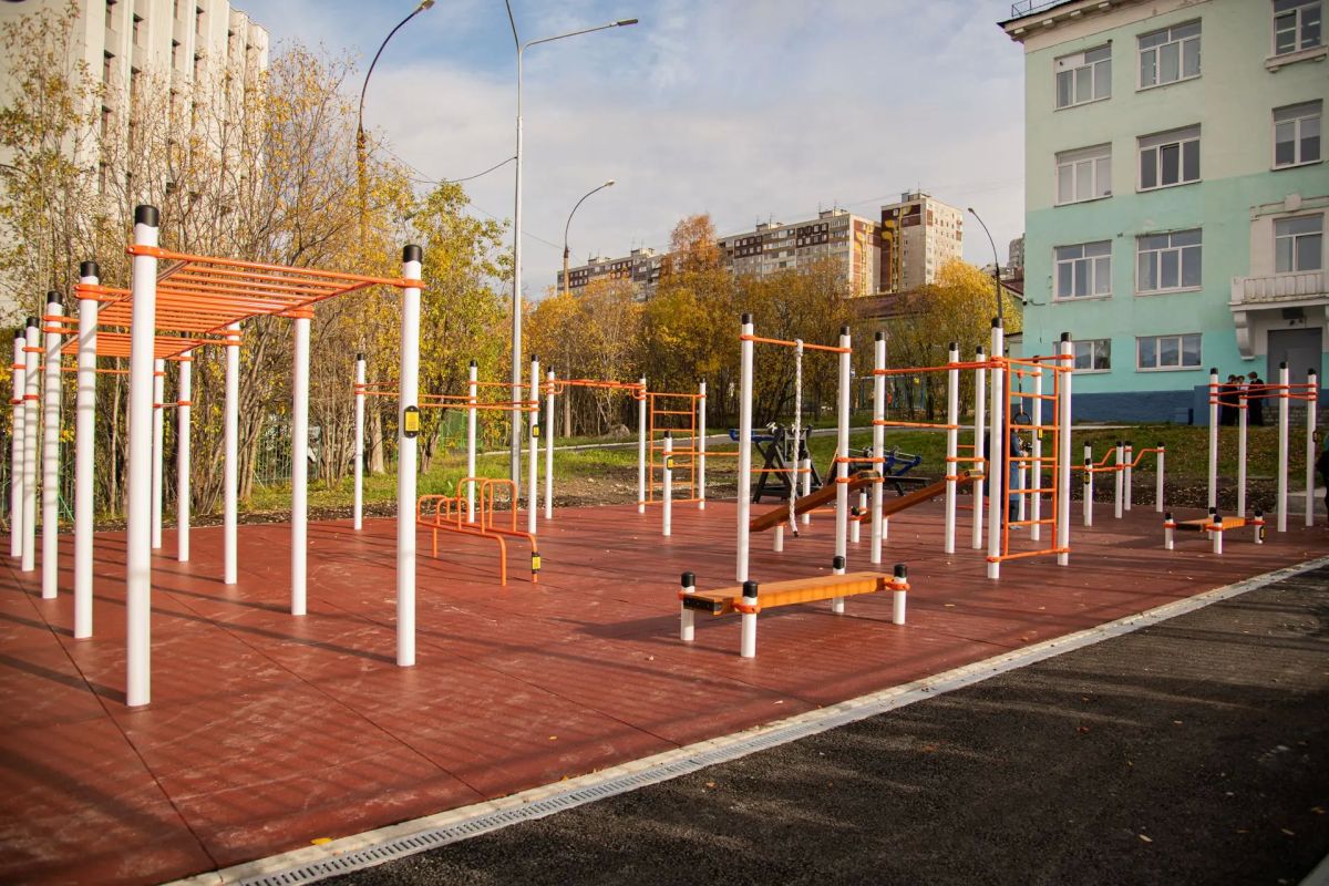 В Мурманском политехническом лицее открылась «умная» спортивная площадка