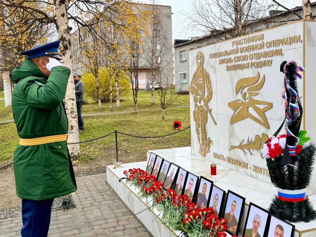 В Протоках открыли мемориал в память о погибших участниках СВО В Протоках открыли мемориал в память о погибших участниках СВО