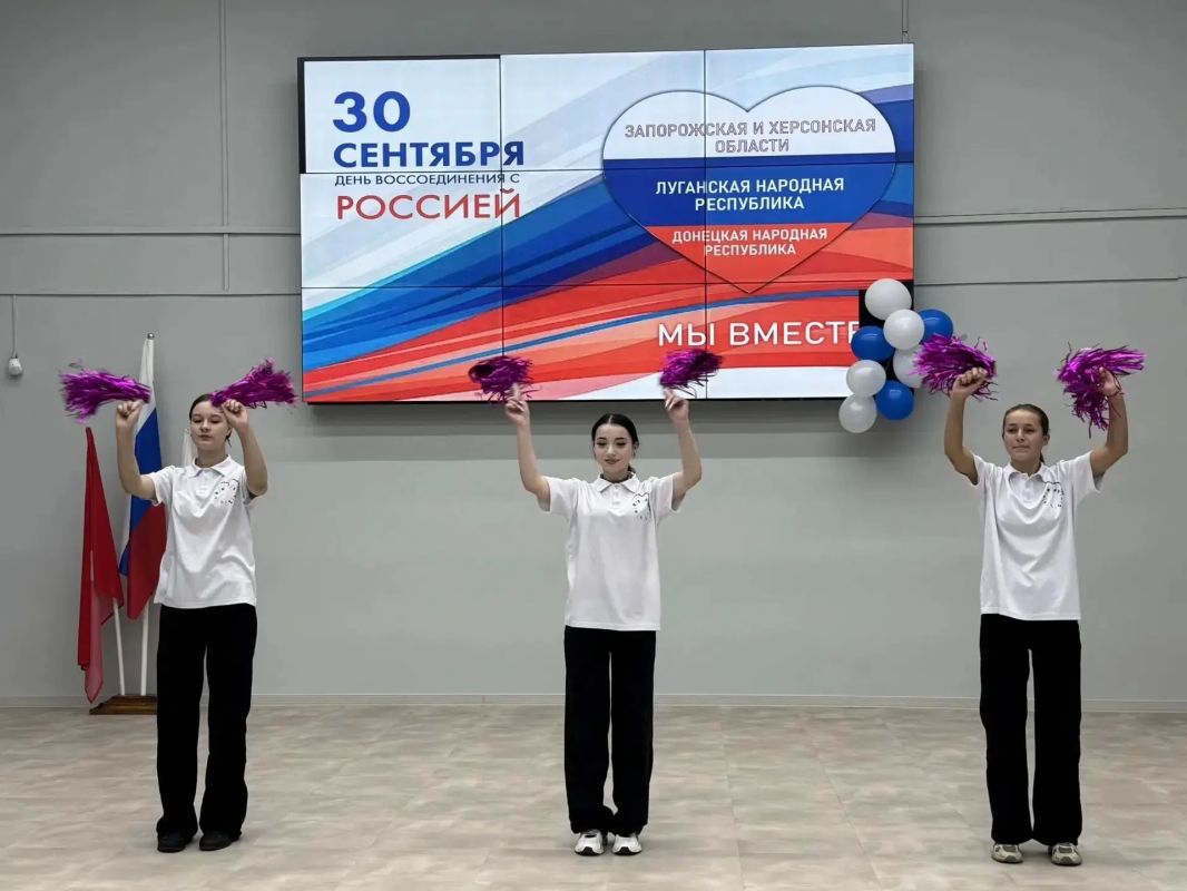 В образовательных учреждениях Мурманской области прошли памятные мероприятия, посвященные годовщине воссоединения Донецкой и Луганской Народных Республик, Запорожской и Херсонской областей с Российской Федерацией В образовательных учреждениях Мурманской области прошли памятные мероприятия, посвященные годовщине воссоединения Донецкой и Луганской Народных Республик, Запорожской и Херсонской областей с Российской Федерацией