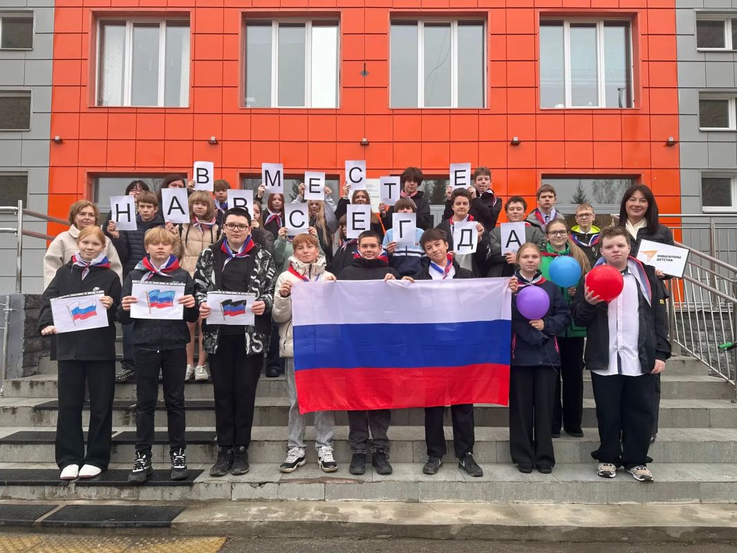 В образовательных учреждениях Мурманской области прошли памятные мероприятия, посвященные годовщине воссоединения Донецкой и Луганской Народных Республик, Запорожской и Херсонской областей с Российской Федерацией В образовательных учреждениях Мурманской области прошли памятные мероприятия, посвященные годовщине воссоединения Донецкой и Луганской Народных Республик, Запорожской и Херсонской областей с Российской Федерацией