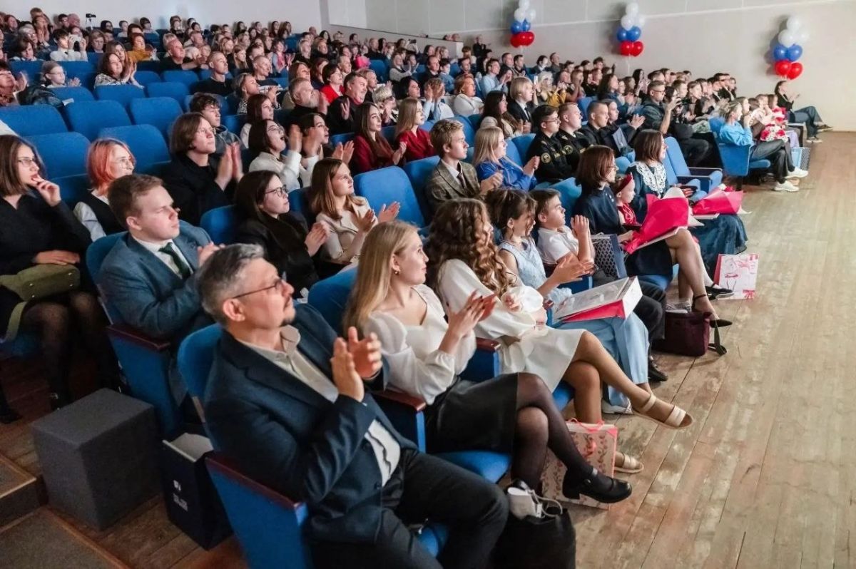 Праздничные мероприятия к 110-летию Мурманска открылись церемонией «Север. Город. Люди» Праздничные мероприятия к 110-летию Мурманска открылись церемонией «Север. Город. Люди»