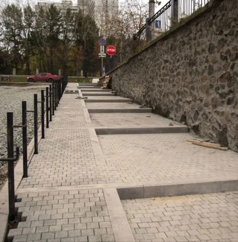 В Мурманске продолжается реконструкция Нижней привокзальной площади: акцент на безопасность пешеходов и удобство общественного транспорта В Мурманске продолжается реконструкция Нижней привокзальной площади: акцент на безопасность пешеходов и удобство общественного транспорта