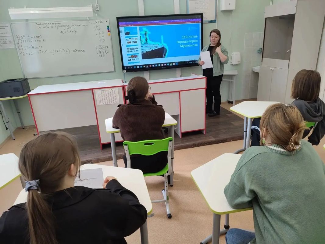 В школах и колледжах Мурманской области в рамках курса «На Севере – жить!» прошёл урок, посвящённый 110-летию города-героя Мурманска В школах и колледжах Мурманской области в рамках курса «На Севере – жить!» прошёл урок, посвящённый 110-летию города-героя Мурманска