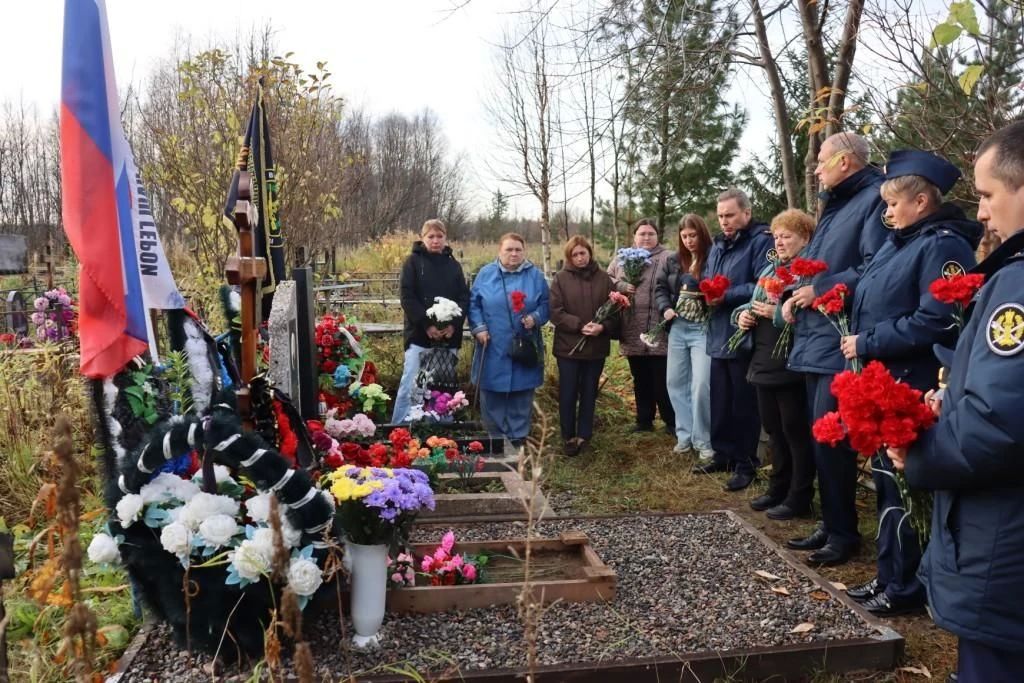 В Мурмашах увековечили память героя специальной военной операции Дениса Холодилова В Мурмашах увековечили память героя специальной военной операции Дениса Холодилова