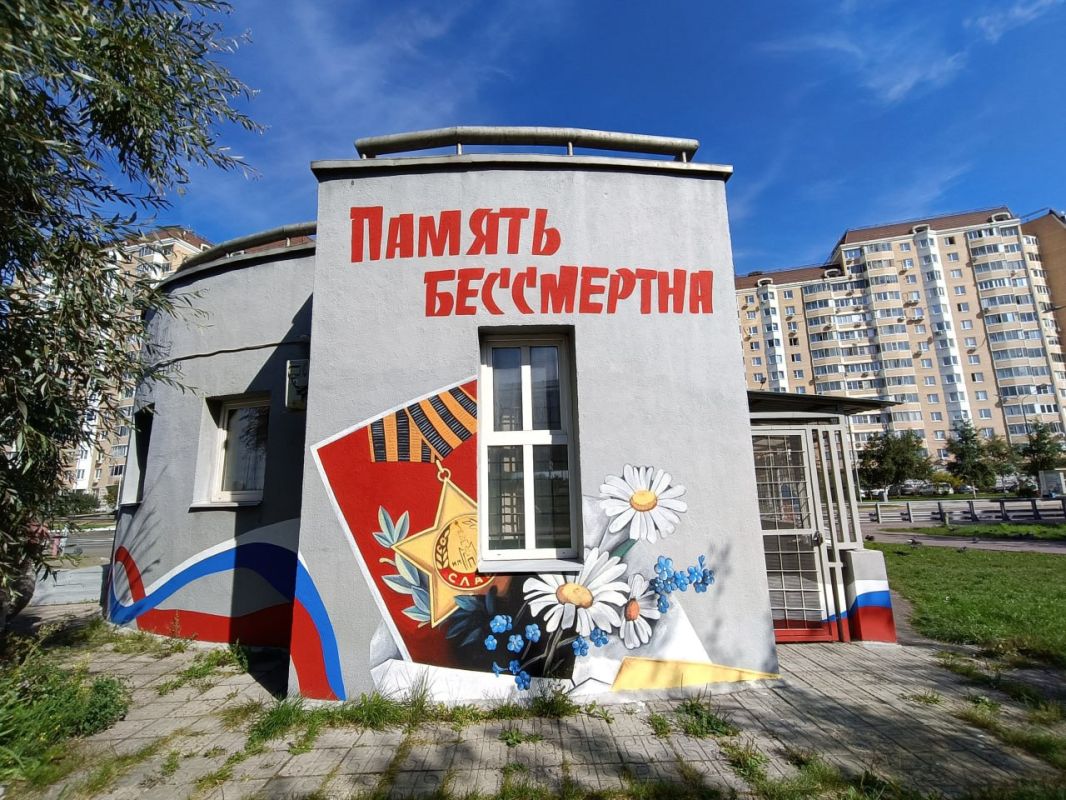 «Память бессмертна»: в Москве появился мурал с видами Мурманска