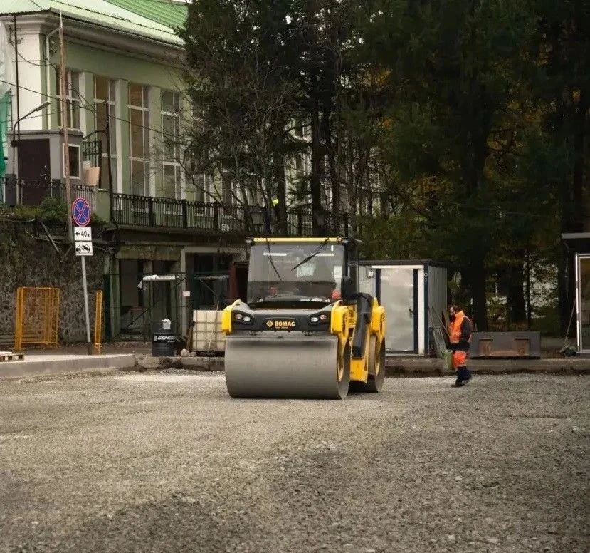 Реконструкция Нижней привокзальной площади продолжается