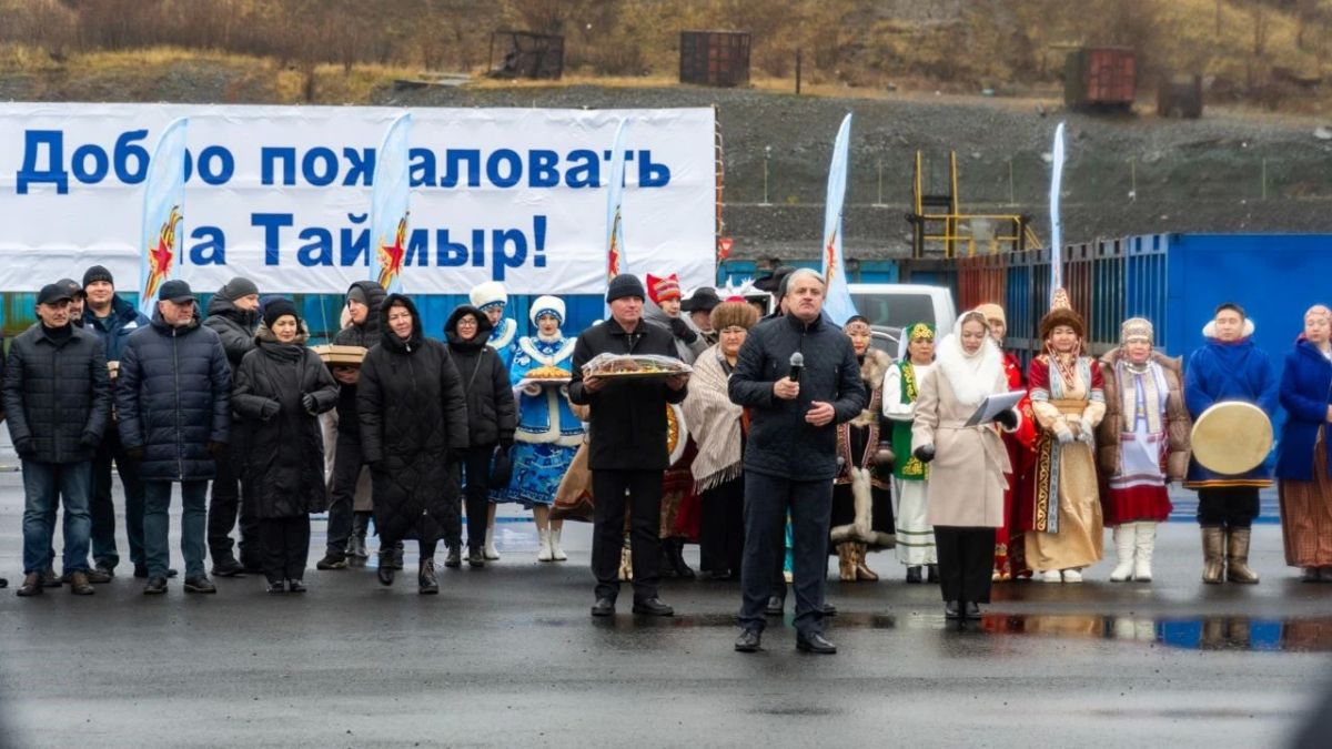 Корабли Северного флота "Иван Папанин" и "Кондопога" прибыли в порт Дудинка Корабли Северного флота "Иван Папанин" и "Кондопога" прибыли в порт Дудинка