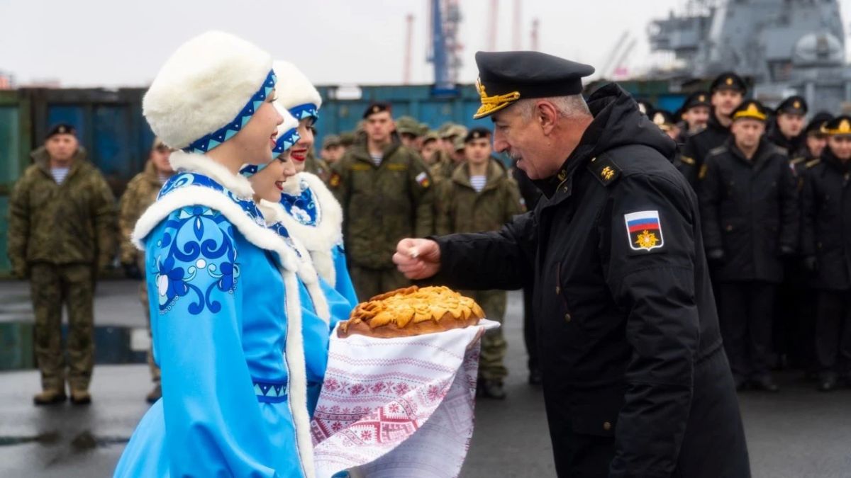 Корабли Северного флота "Иван Папанин" и "Кондопога" прибыли в порт Дудинка Корабли Северного флота "Иван Папанин" и "Кондопога" прибыли в порт Дудинка