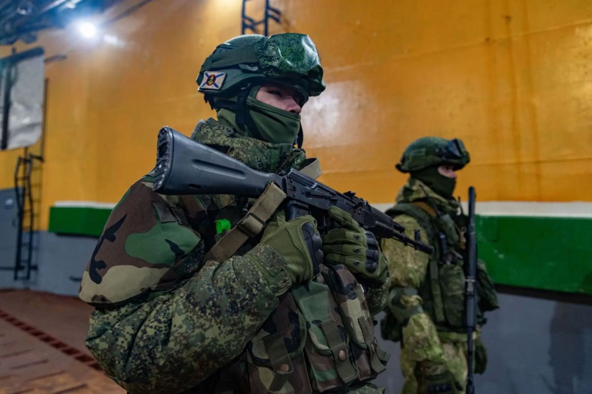Военные моряки провели экскурсии на корабли Северного флота для жителей Таймыра Военные моряки провели экскурсии на корабли Северного флота для жителей Таймыра