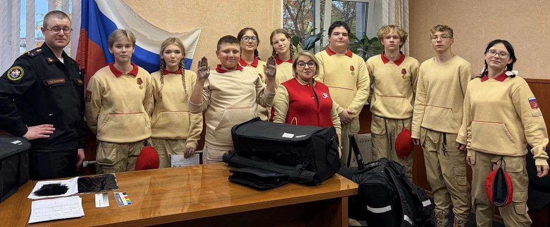 В ЗАТО город Североморск военные следователи провели урок по криминалистике для юнармейцев В ЗАТО город Североморск военные следователи провели урок по криминалистике для юнармейцев
