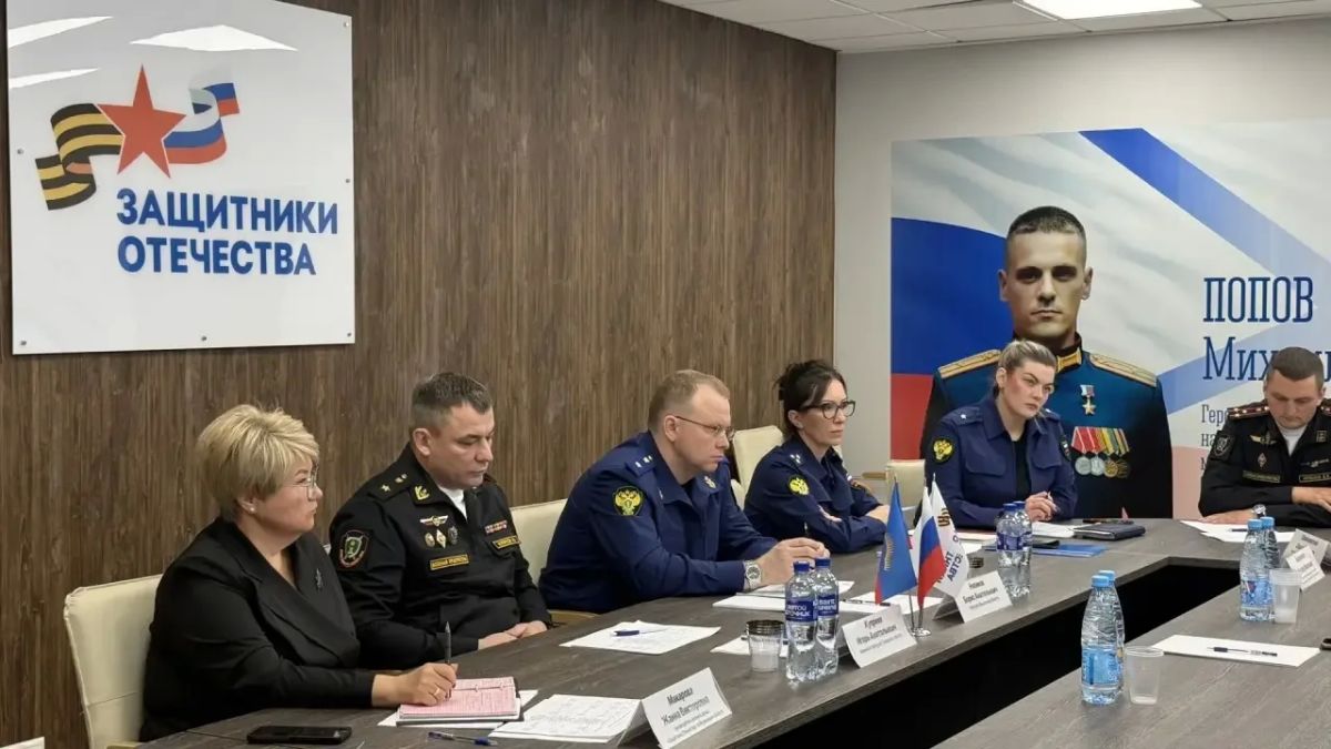 Прокурор области совместно с Военным прокурором Северного флота провели приём участников СВО и членов их семей