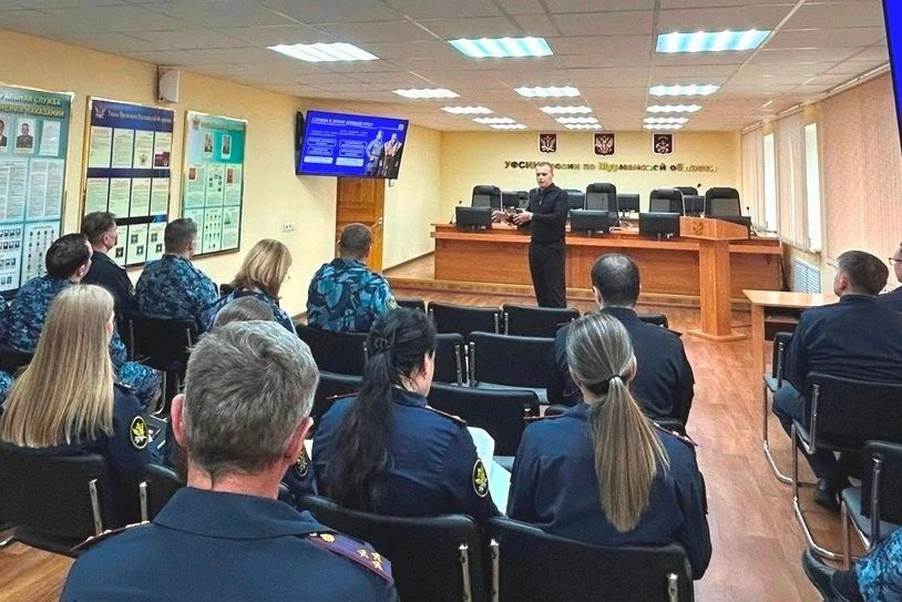 С сотрудниками УФСИН говорили об образе российского госслужащего