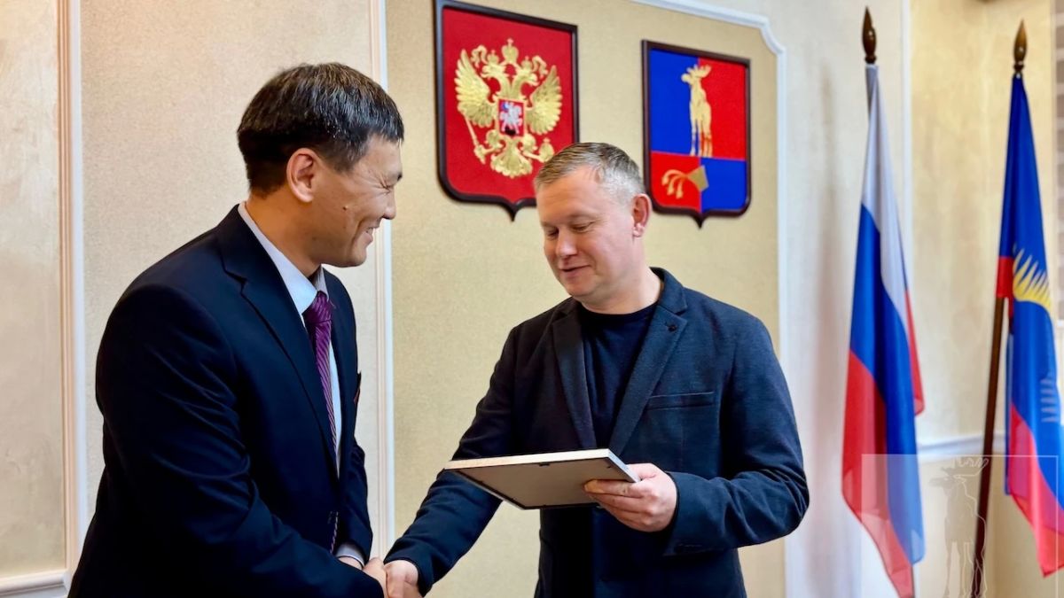 В Мончегорске чествовали сотрудников экстренных служб и военнослужащих В Мончегорске чествовали сотрудников экстренных служб и военнослужащих
