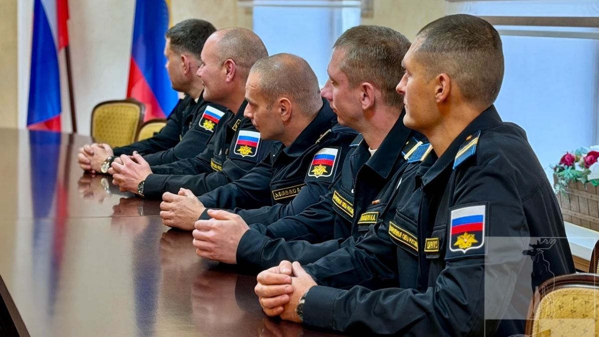 В Мончегорске чествовали сотрудников экстренных служб и военнослужащих В Мончегорске чествовали сотрудников экстренных служб и военнослужащих