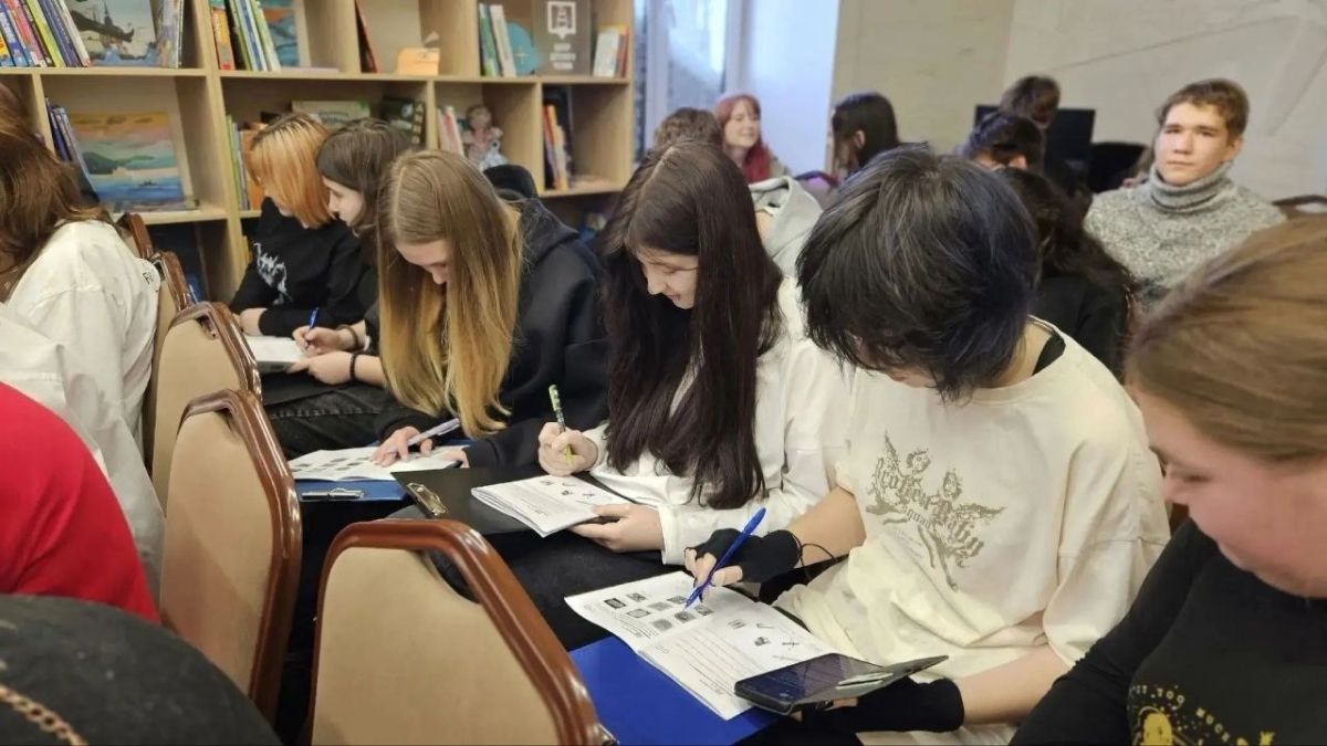 В библиотеках Мурманска разгадывали историю: «Исторический кроссворд» объединил горожан В библиотеках Мурманска разгадывали историю: «Исторический кроссворд» объединил горожан