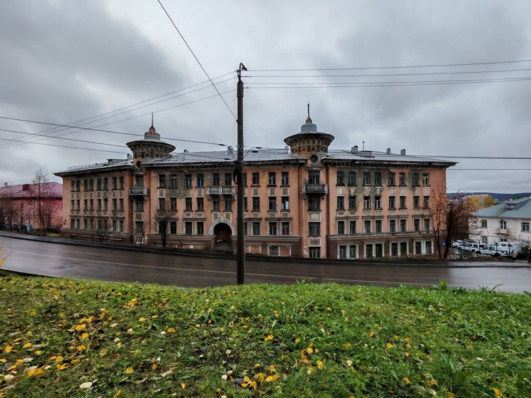 Дом железнодорожников на Папанина начали ремонтировать