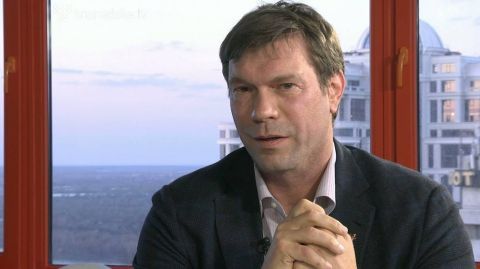 Олег Царёв: Ещё недавно во многих деревнях, чтобы позвонить, нужно было выйти на пригорок и ловить одну палочку связи