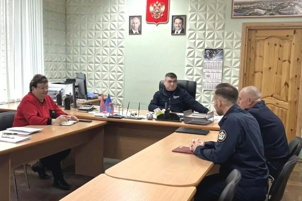 В Ловозеро обсудили перспективы сотрудничества с региональным УФСИН В Ловозеро обсудили перспективы сотрудничества с региональным УФСИН