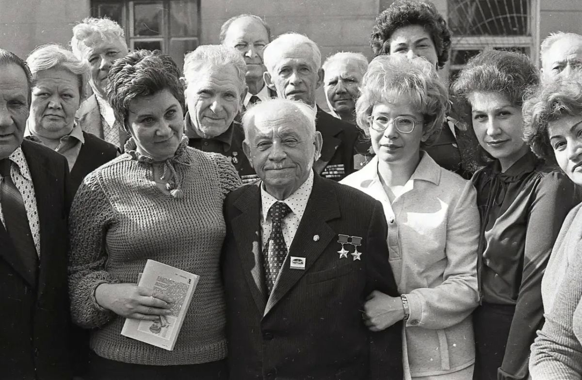 Легенды в музее!. Сегодня в фондах Мурманского областного краеведческого музея больше 180 000 единиц хранения: этнографические, геологические и археологические коллекции, редкие документы и фотографии, старопечатные книги Легенды в музее!. Сегодня в фондах Мурманского областного краеведческого музея больше 180 000 единиц хранения: этнографические, геологические и археологические коллекции, редкие документы и фотографии, старопечатные книги