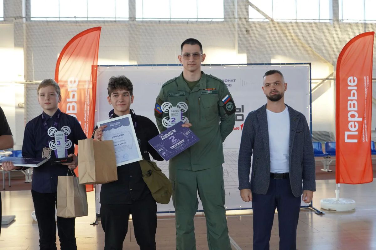 Четверо юных пилотов из Мурманской области вышли в финал всероссийского чемпионата Четверо юных пилотов из Мурманской области вышли в финал всероссийского чемпионата