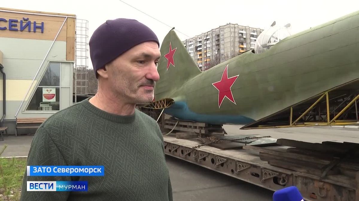 Ил-4 готовится к сборке. Фюзеляж доставили на просторную площадку, специально подобранную для подгонки крыльев