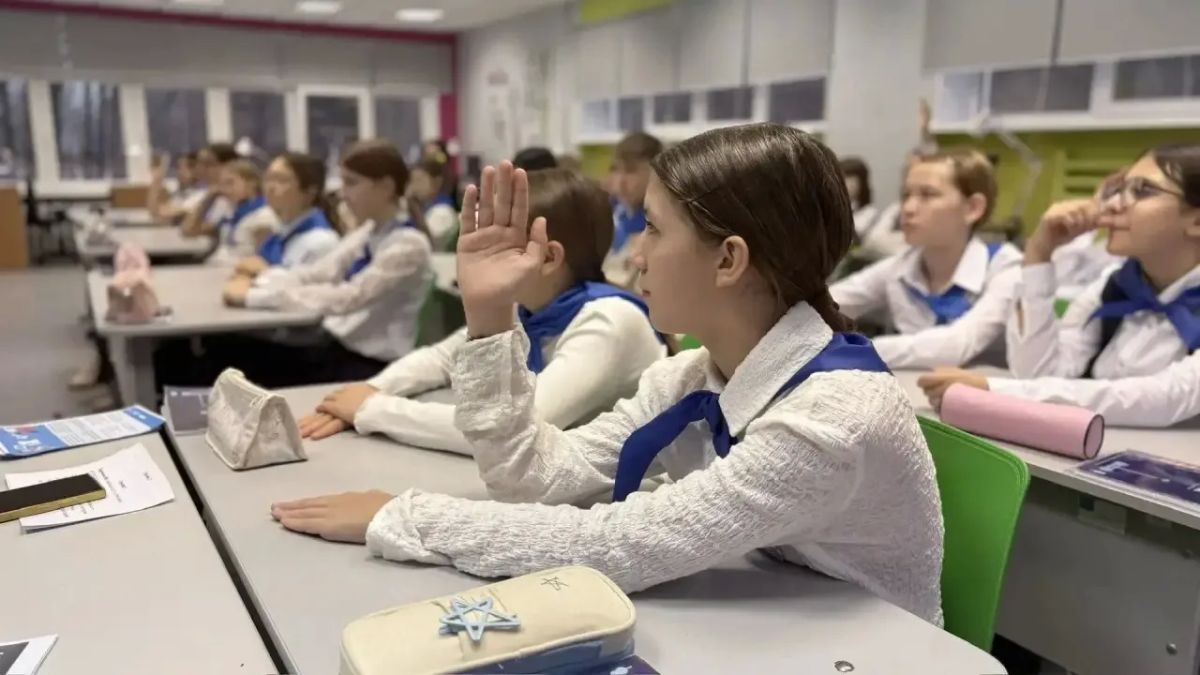 В школах Мурманской области продолжаются занятия в рамках всероссийских проектов «Урок цифры» и «Цифровой ликбез» В школах Мурманской области продолжаются занятия в рамках всероссийских проектов «Урок цифры» и «Цифровой ликбез»