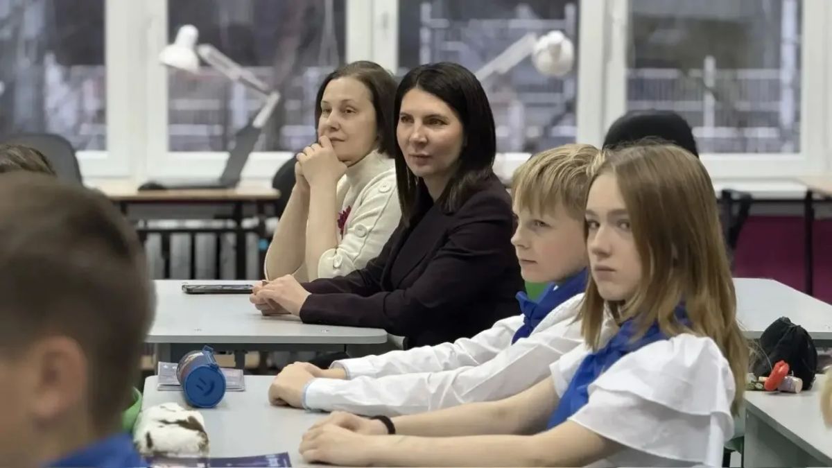 В школах Мурманской области продолжаются занятия в рамках всероссийских проектов «Урок цифры» и «Цифровой ликбез» В школах Мурманской области продолжаются занятия в рамках всероссийских проектов «Урок цифры» и «Цифровой ликбез»