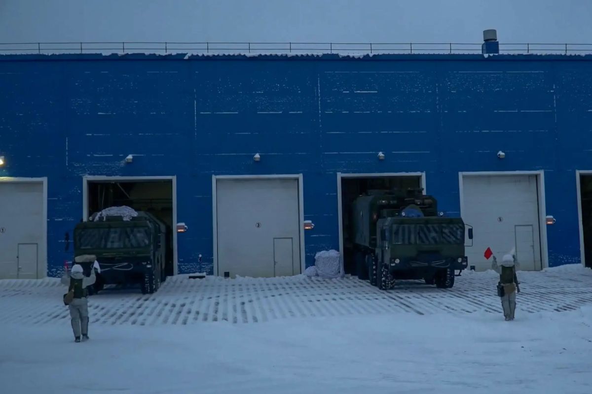Северный флот отработал защиту военной инфраструктуры в Арктике от условного противника Северный флот отработал защиту военной инфраструктуры в Арктике от условного противника