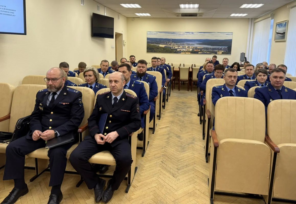 Сегодня под председательством прокурора области Бориса Новикова состоялось заседание коллегии прокуратуры региона Сегодня под председательством прокурора области Бориса Новикова состоялось заседание коллегии прокуратуры региона