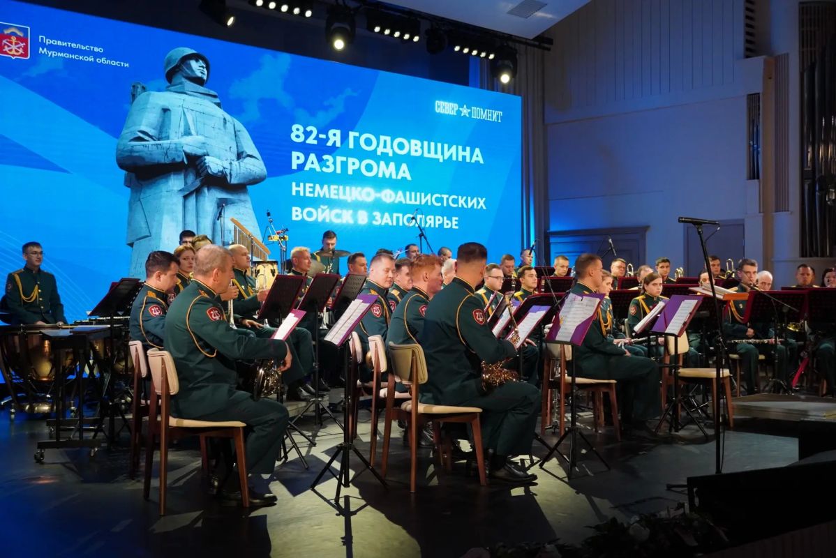 К 82-й годовщине освобождения Заполярья: в Мурманске выступил Образцово-показательный оркестр войск национальной гвардии России К 82-й годовщине освобождения Заполярья: в Мурманске выступил Образцово-показательный оркестр войск национальной гвардии России