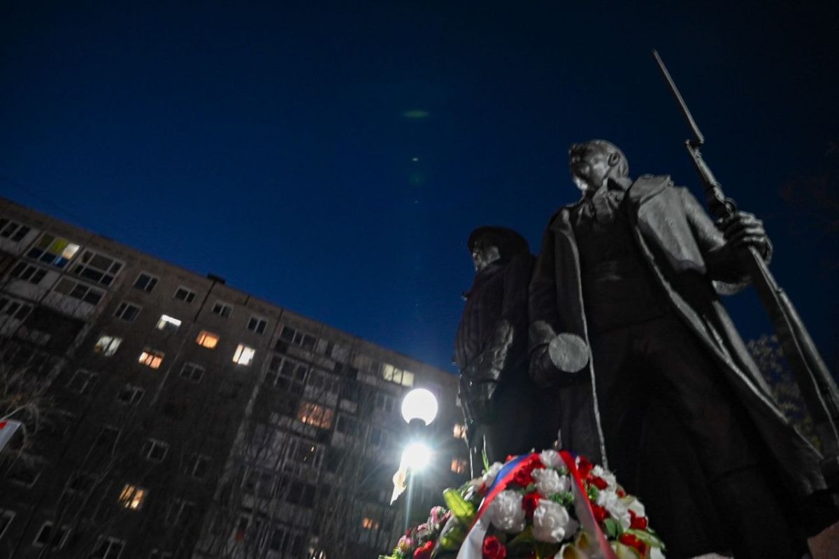 Иван Лебедев: Более 1,5 тысяч огней зажгли мурманчане у памятника воинам Полярной дивизии Иван Лебедев: Более 1,5 тысяч огней зажгли мурманчане у памятника воинам Полярной дивизии