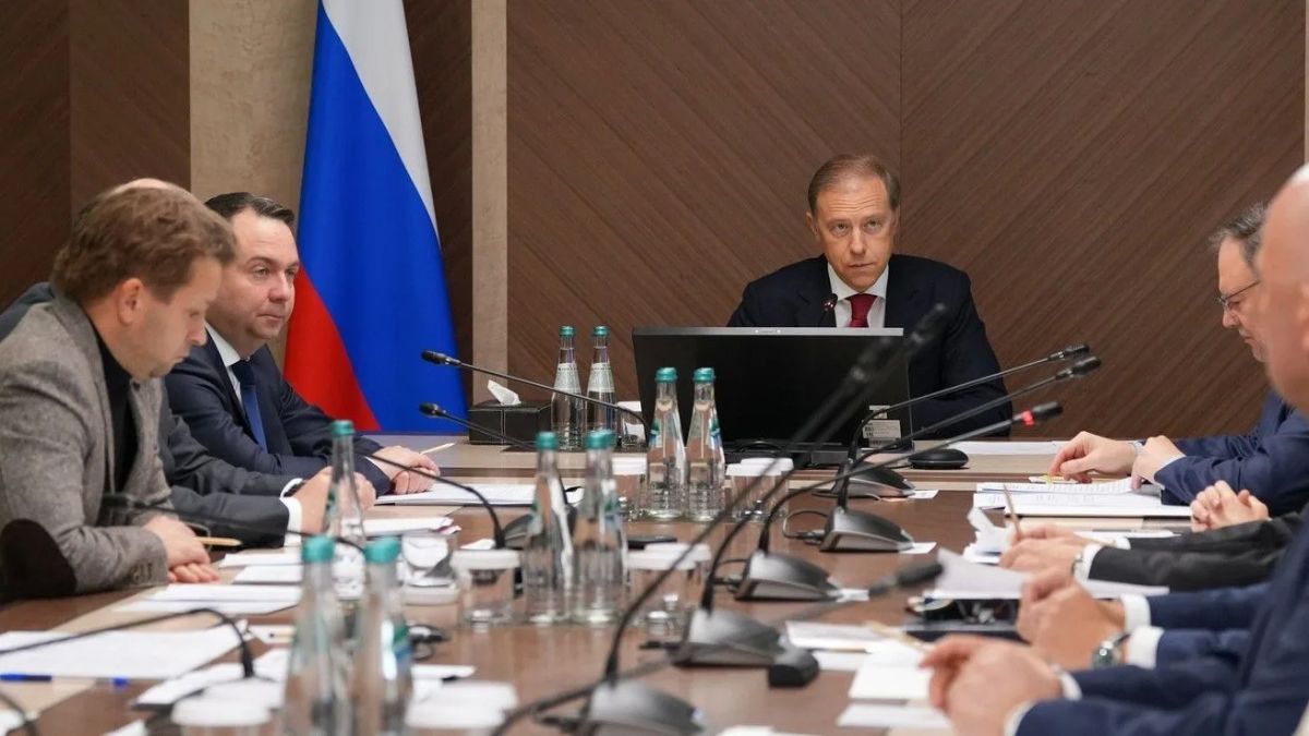 Андрей Чибис встретился с Денисом Мантуровым и обсудил развитие Мурманской области