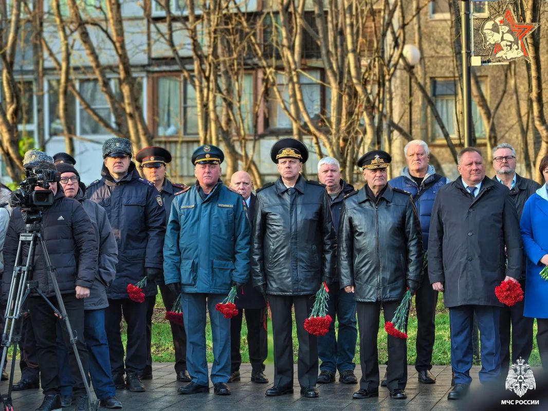 Память, объединяющая поколения Память, объединяющая поколения