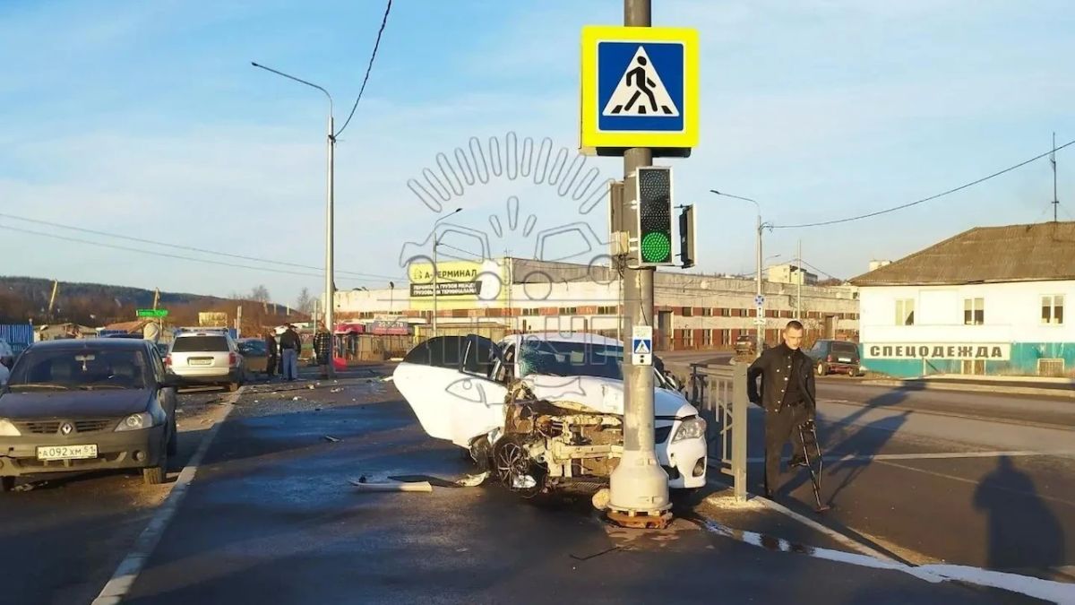 Пьяного водителя в Мурманске на Подгорной "остановил" столб