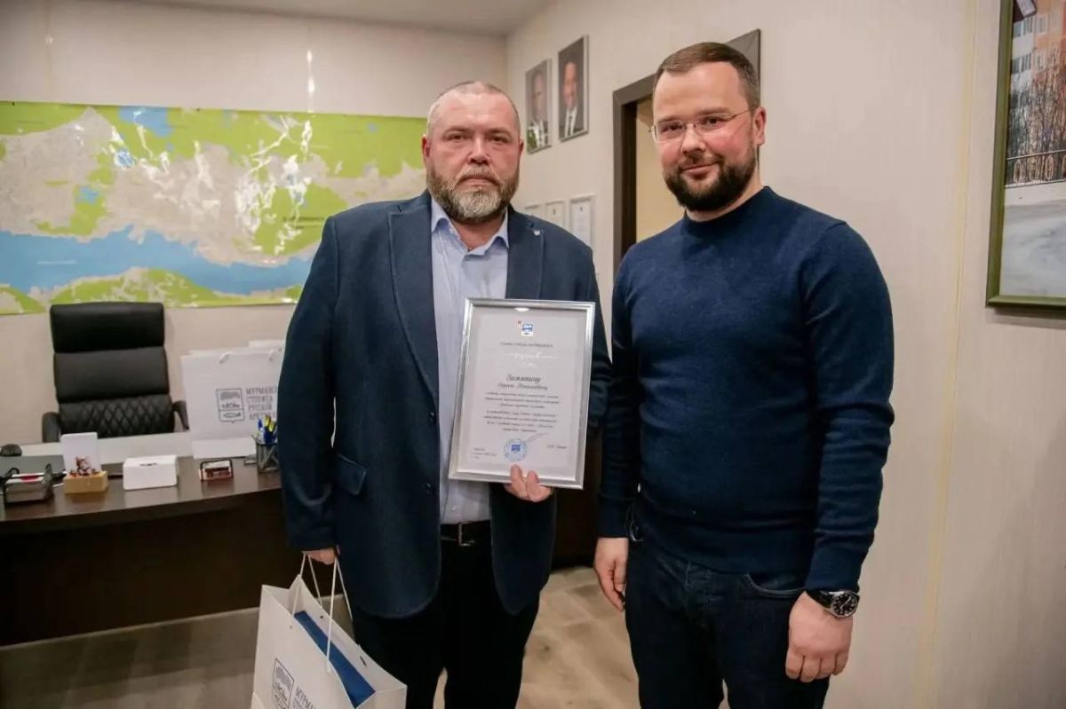 Торжество труда и преданности делу: в Мурманске наградили лучших сотрудников Управления дорожного хозяйства Торжество труда и преданности делу: в Мурманске наградили лучших сотрудников Управления дорожного хозяйства