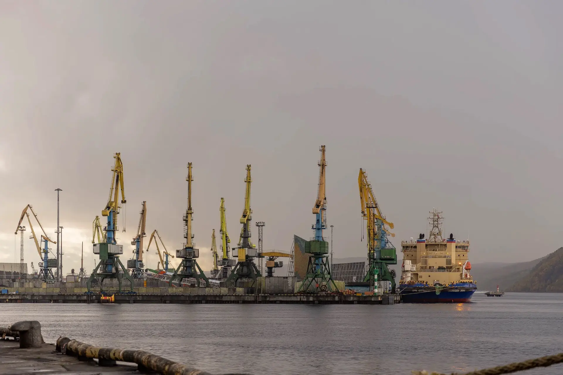 Мурманский морской торговый порт установил новый рекорд по перевозкам через Севморпуть