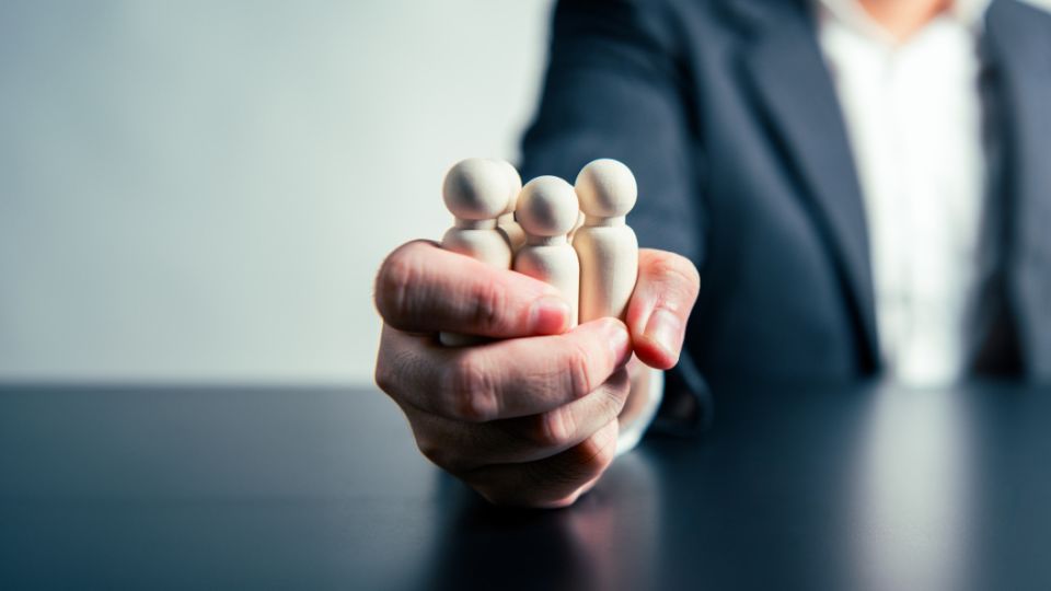 Чиновники под прицелом: новая система контроля доходов или пытливые глаза на коррупцию?