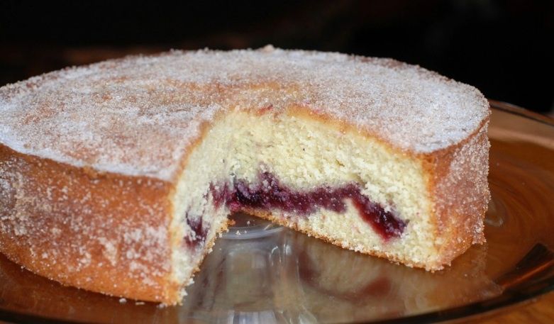 Восхитительный кефирный пирог с джемом: легкость и вкус в каждом кусочке