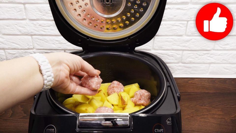 Вкусный картофель с фрикадельками: идеальное блюдо для мультиварки