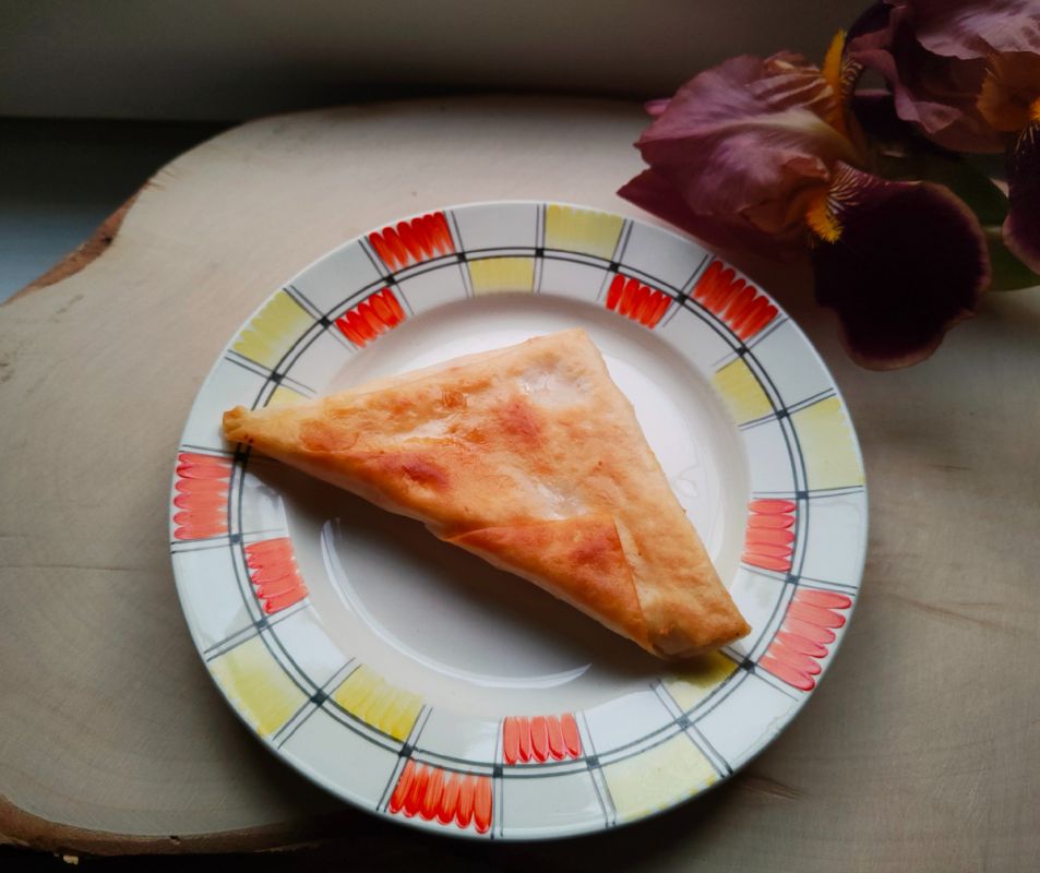 Нежные конвертики из лаваша с сырной начинкой